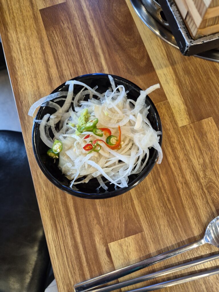 도안동 맛집 편백연가 특제 양파소스! 편백찜과 함께 먹으면 느끼한 맛을 잡아줘서 좋다!