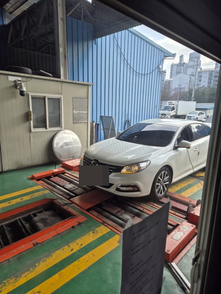 자동차 검사소에 입장한 내차!