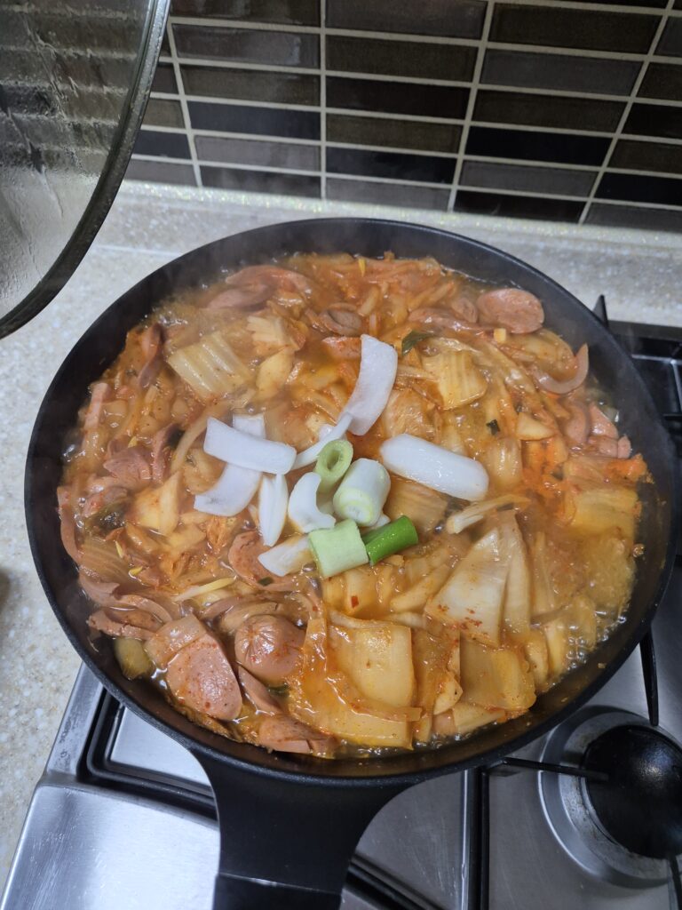 롯데마트 햄폭탄 부대찌개 거진다 완성