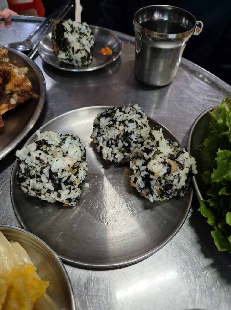 원내동 맛집 그집족발 세트중 사이즈 주먹밥