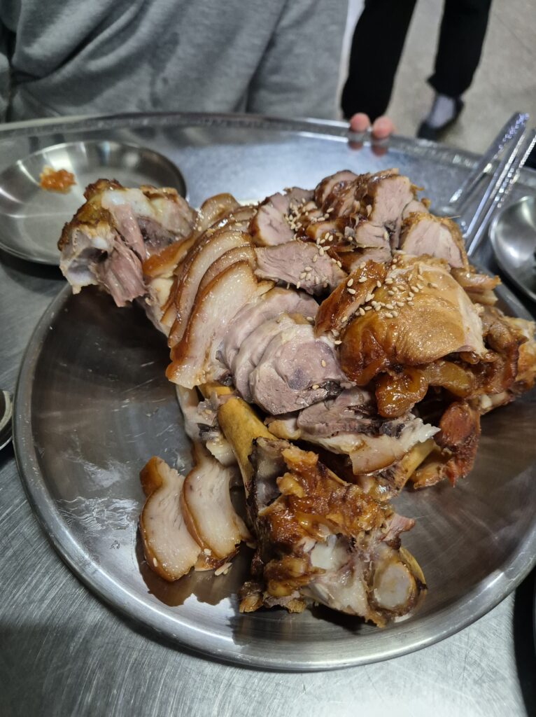 원내동 맛집 그집족발 세트중 사이즈 족발