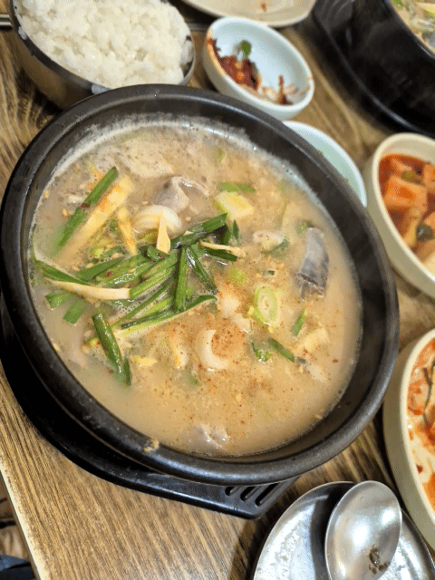 보글보글 끓고 잇는 맛있는 한우물 순대국밥