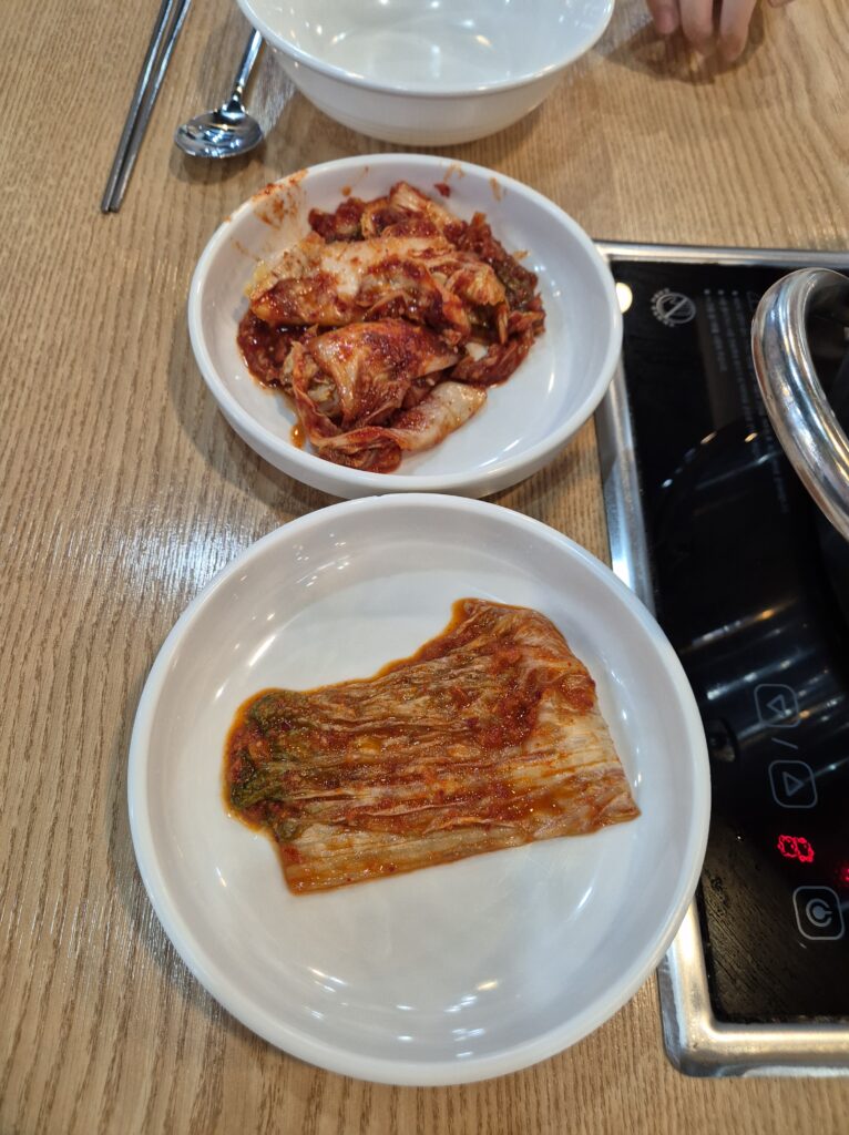 관저동 온천칼국수 배추김치 2종류