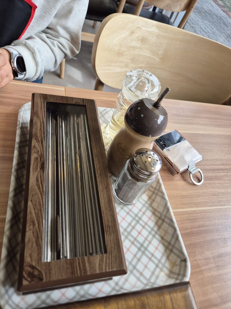 경주 현지인 맛집 현대 밀면 테이블 세팅