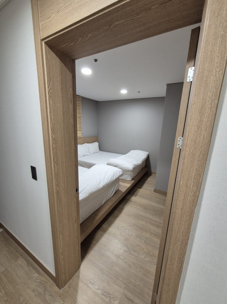침실입구 들어가보자