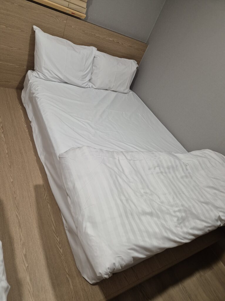 매트리스는 적당한 단단하고, 푹신함 딱 좋음!