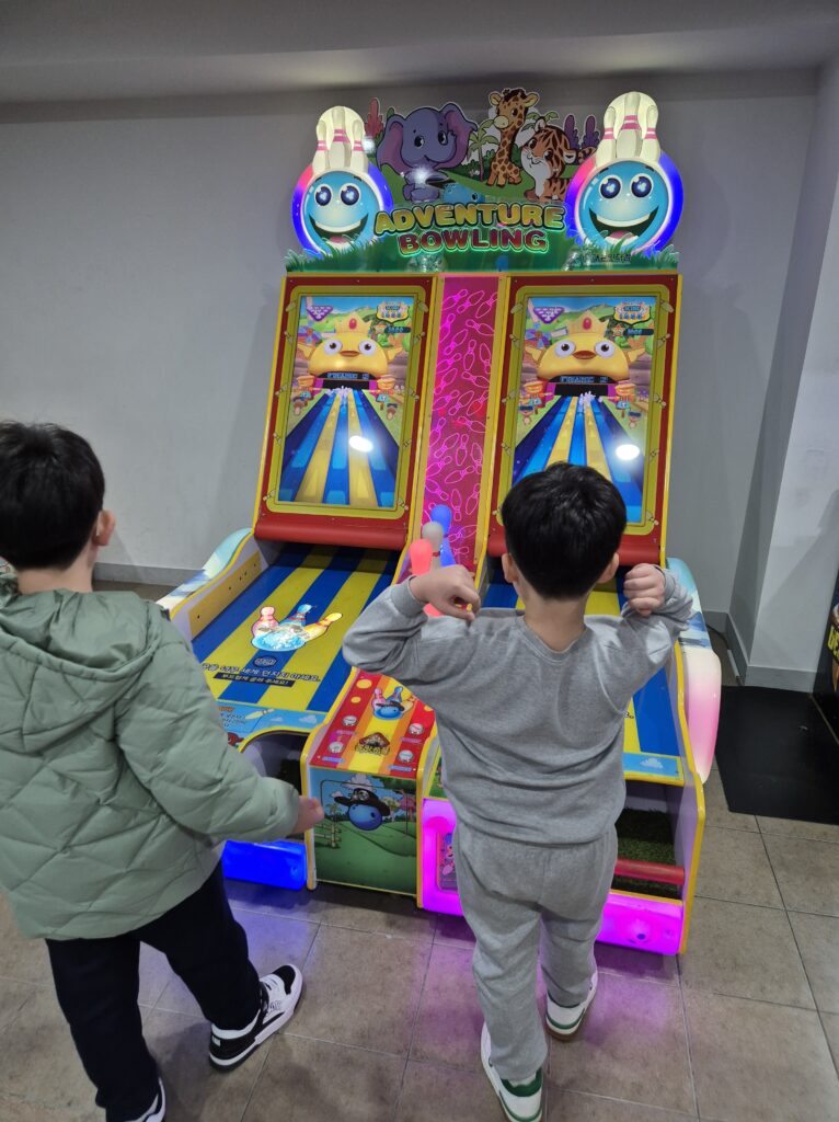 한화리조트 에톤 오락실 키즈 볼링게임기