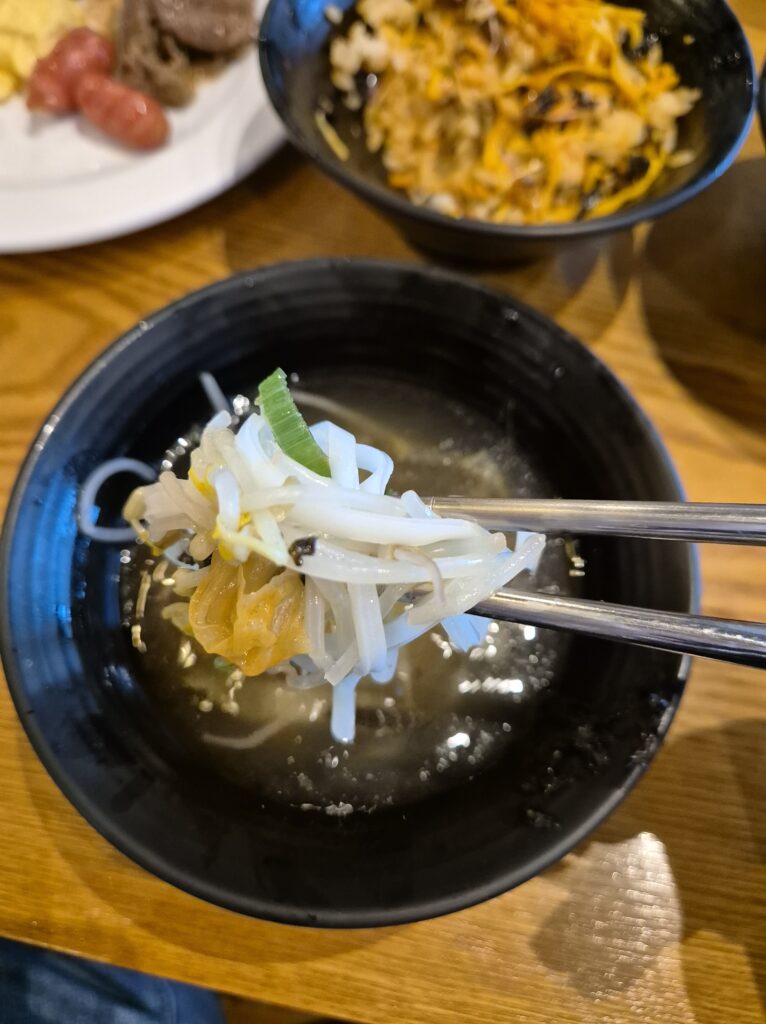 경주 켄싱턴 조식 뷔페 네번재 접시 쌀국수