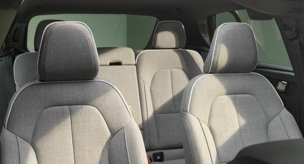 23년형 볼보 XC40 Recharge Twin 실내 시트 사진