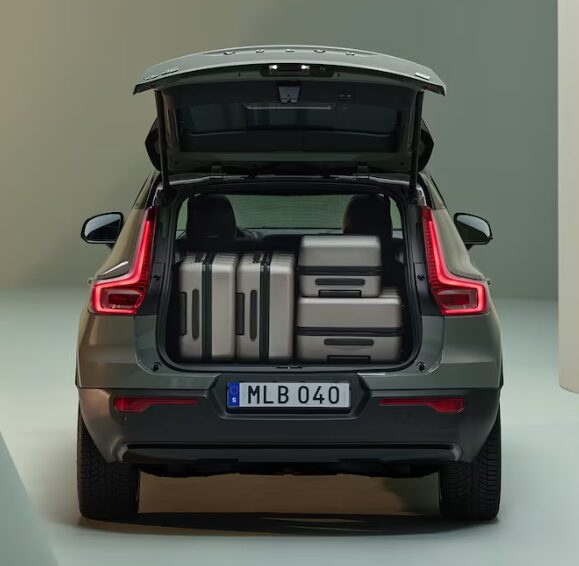 23년형 볼보 XC40 Recharge Twin 외관 트렁크 사진