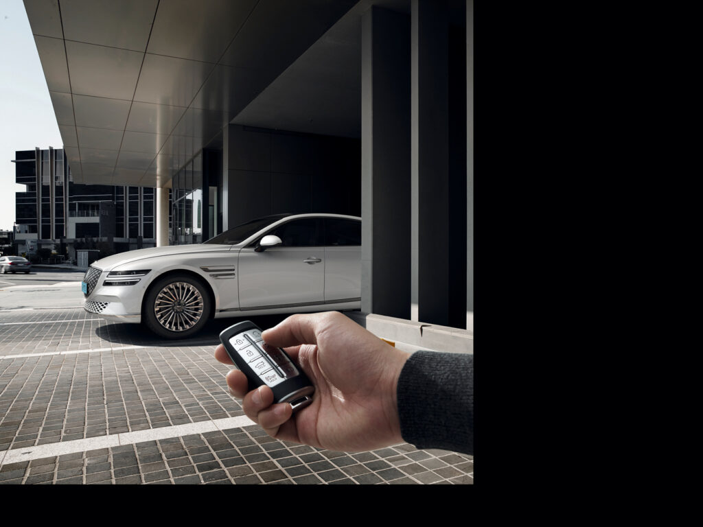 2023년형 제네시스G80EV 주차중 BY REMOTE CONTROL