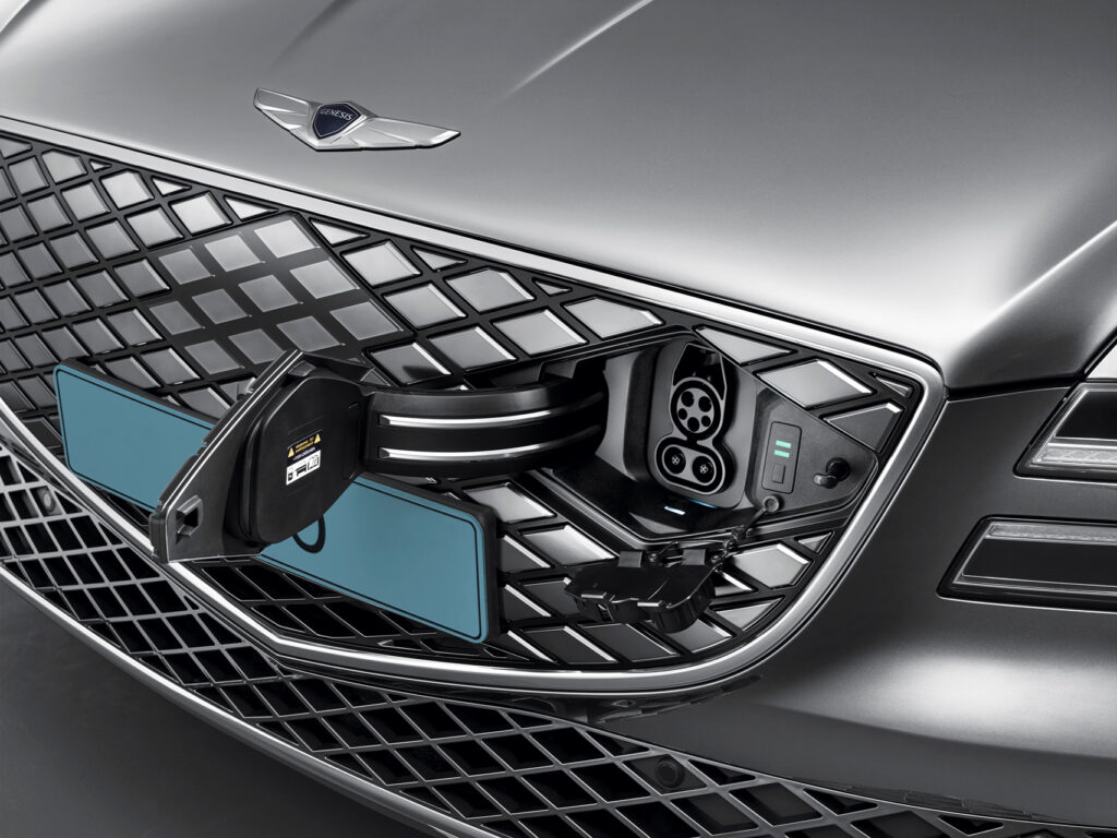 2023년형 제네시스 G80 EV 충전소켓 사진