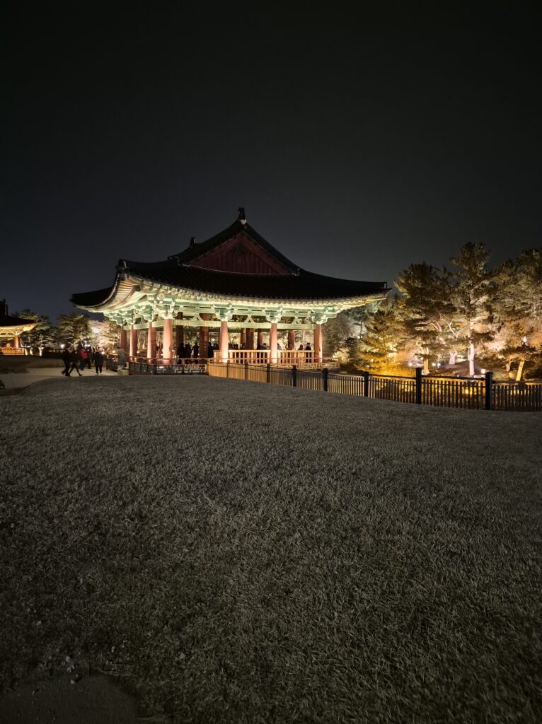 경주여행 동궁과 월지 첫번째 정자 사진