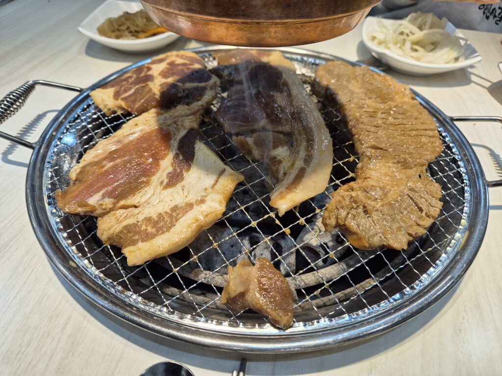 명륜진사갈비 관저점 갈비 익히는중