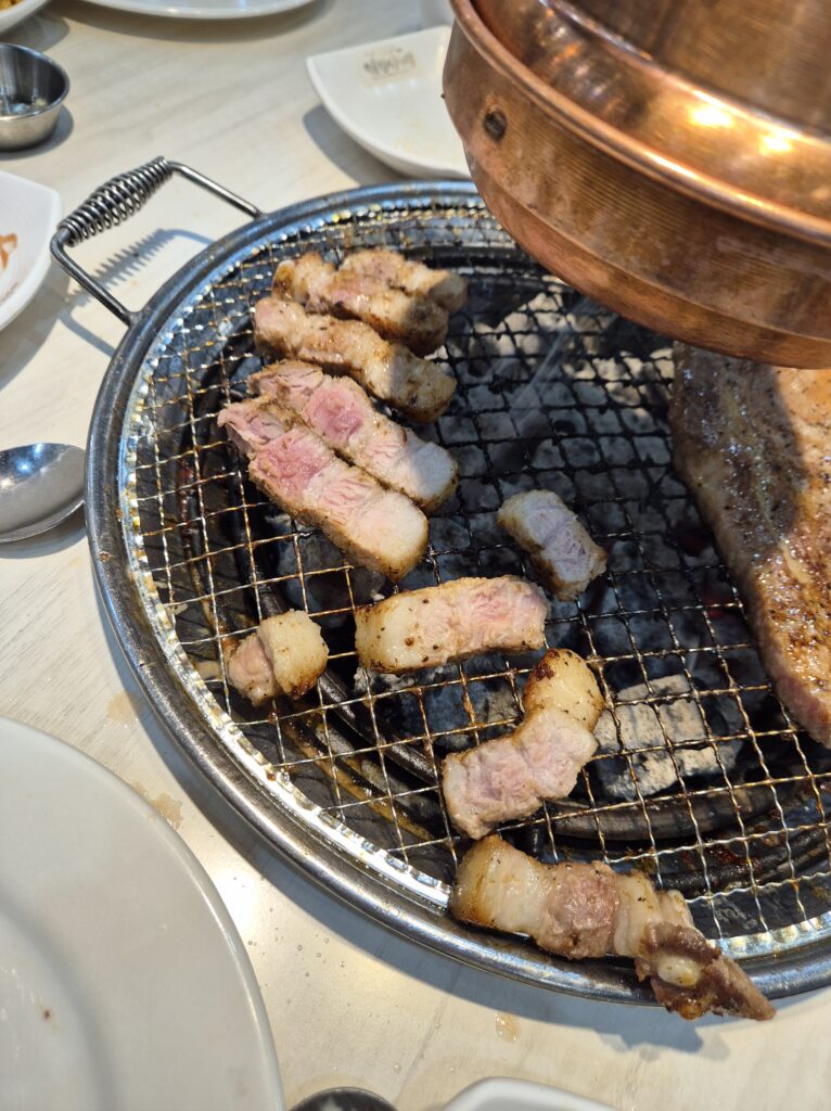 삼겹살 익는중