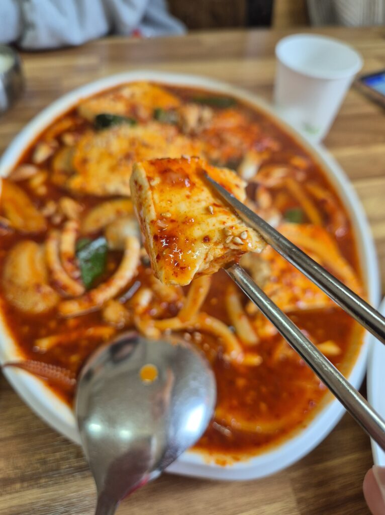 원내동 맛집 대복식당 오징어 두루치기의 두부한첩