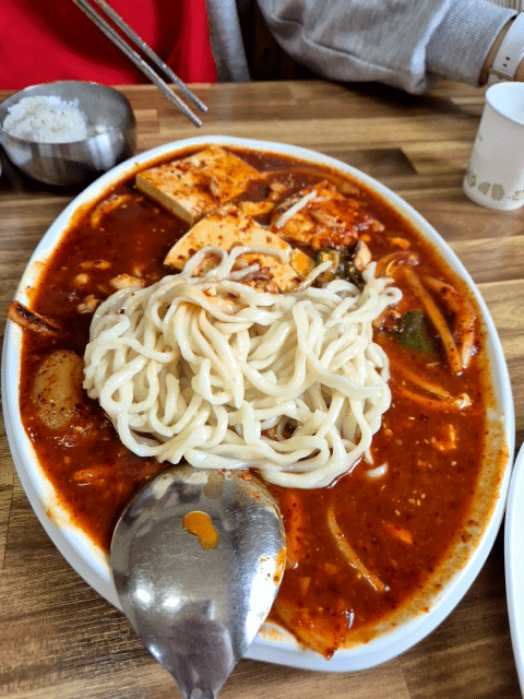오징어 두루치기와 칼국수사리