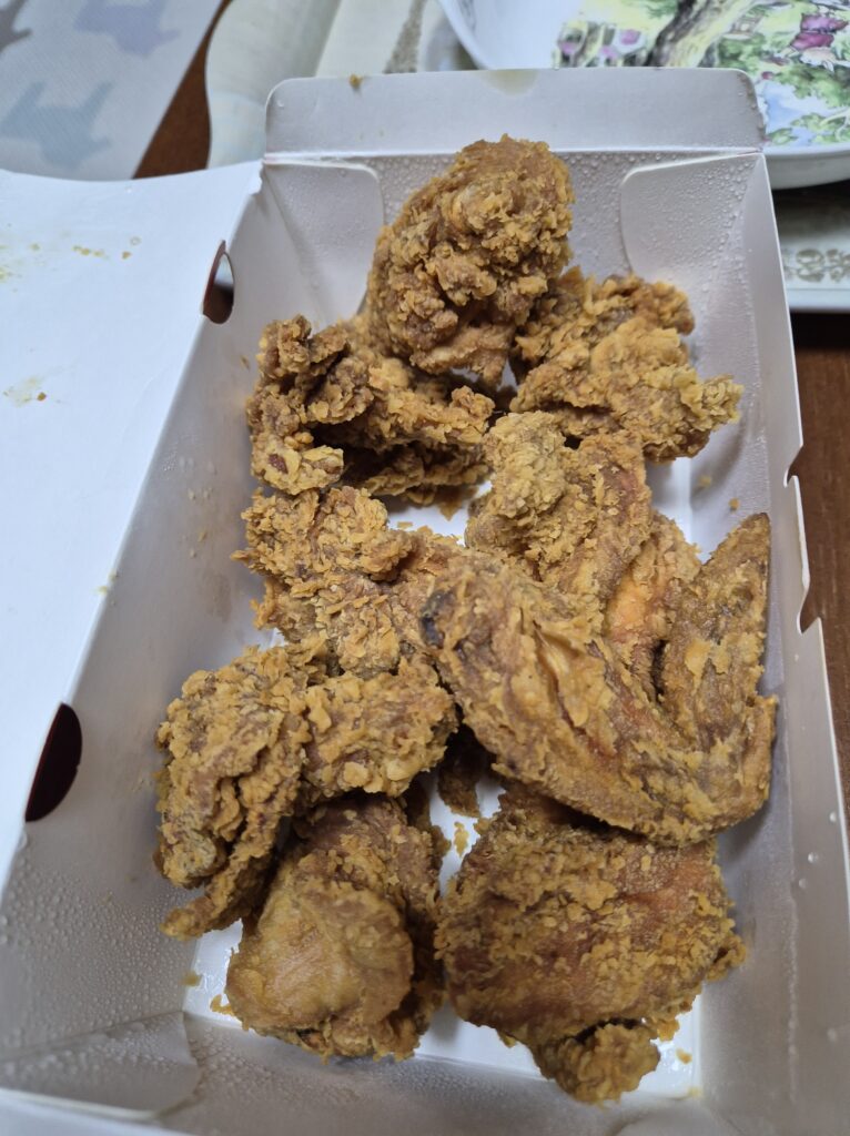 맘스터치 싱글치킨세트의 반마리치킨