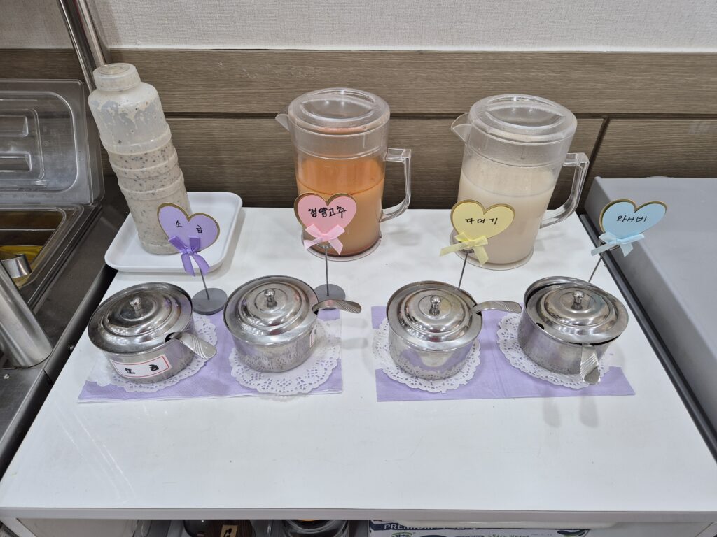 관저동 손만두 이가만두 샐러드바