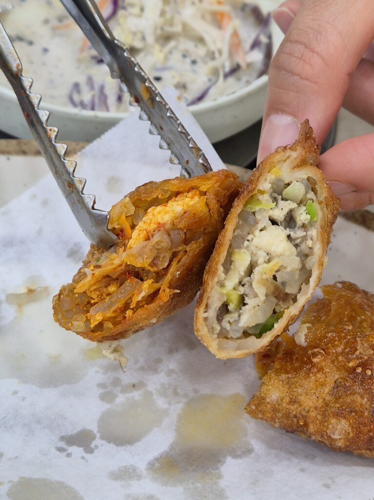 관저동 맛집 이가만두 만두튀김 왼쪽 김치만두, 오른쪽 고기만두