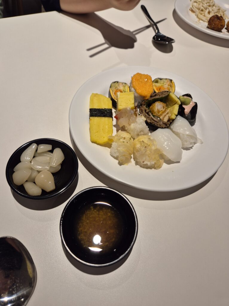 애슐리 퀸즈 초밥