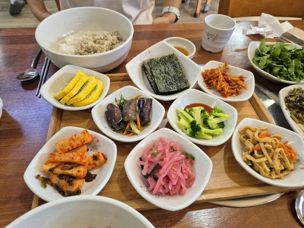 원내동 맛집 착한보리밥 반찬 종류
