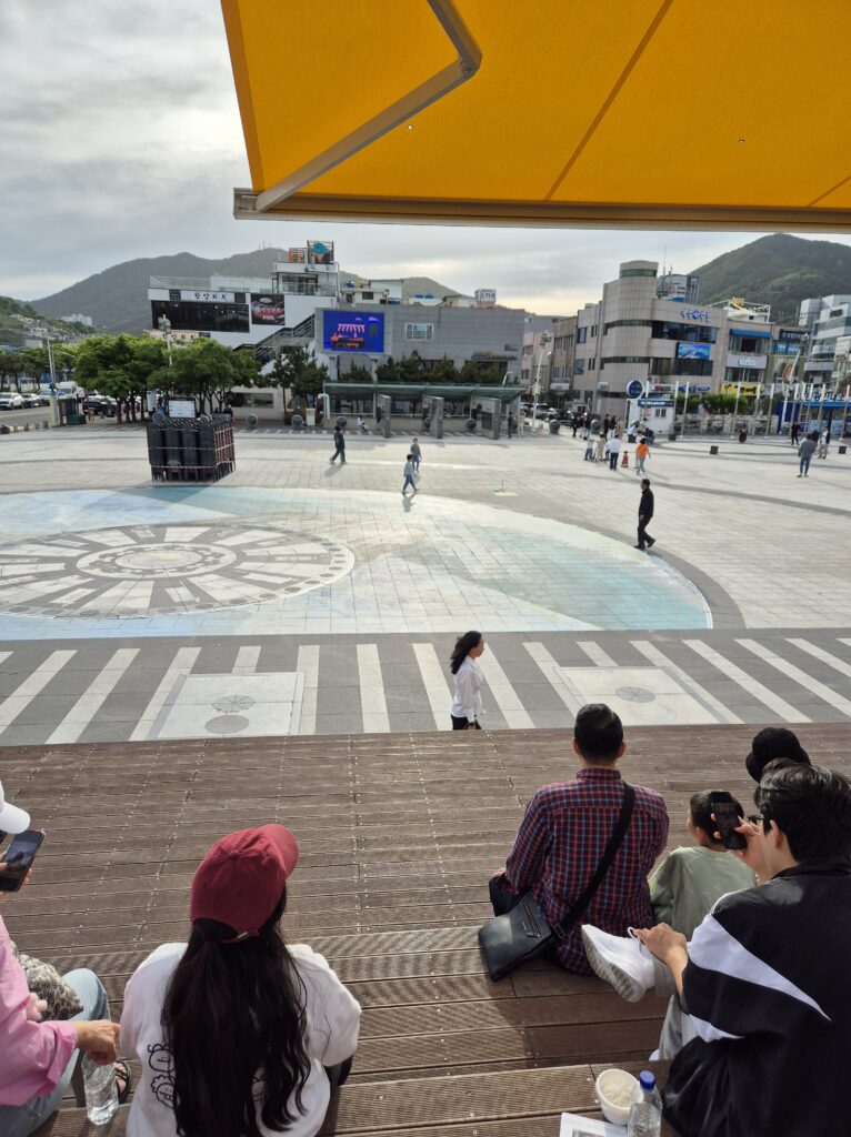 여수당 먹을수 있는 이순신광장 벤치