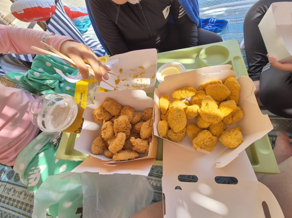 라테라스 BHC 치킨 먹방 시작