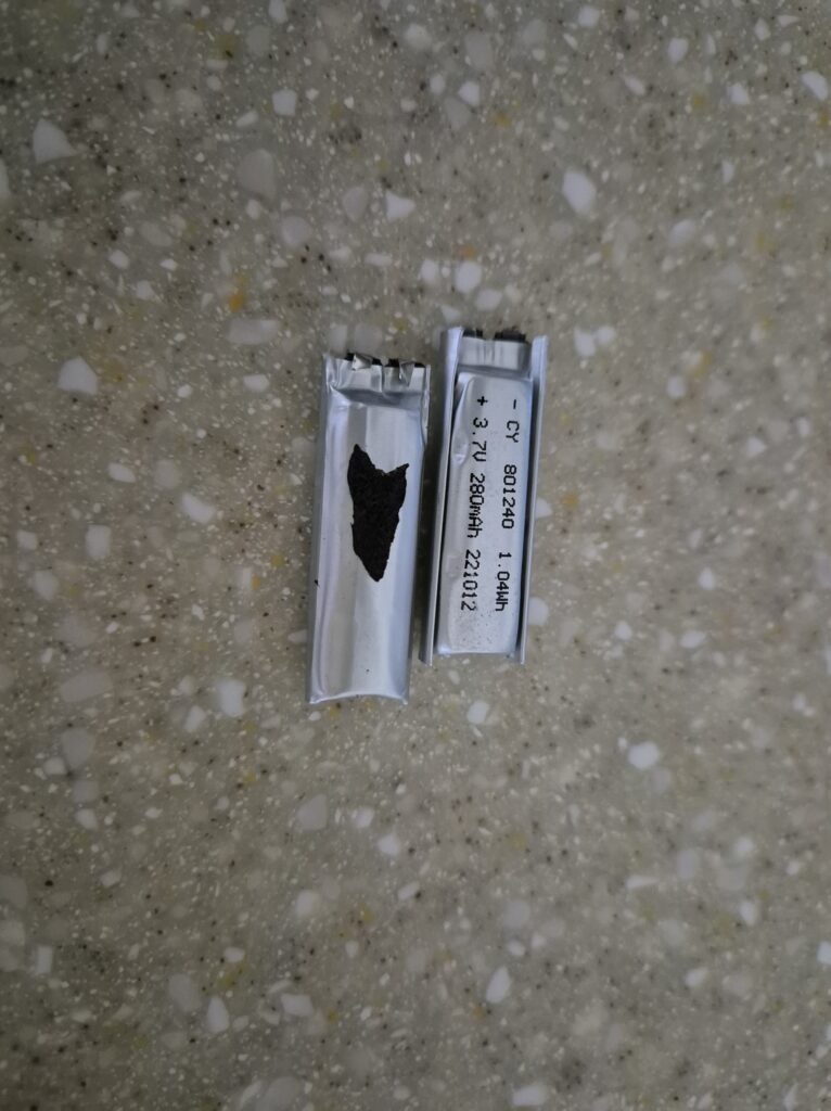 기존에 달려 있던 280mAh 리튬 폴리머 베터리
