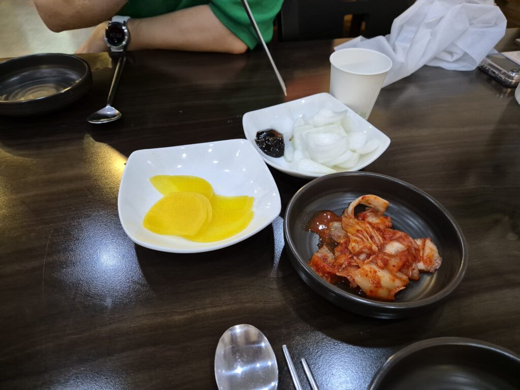 백손짬뽕 반찬