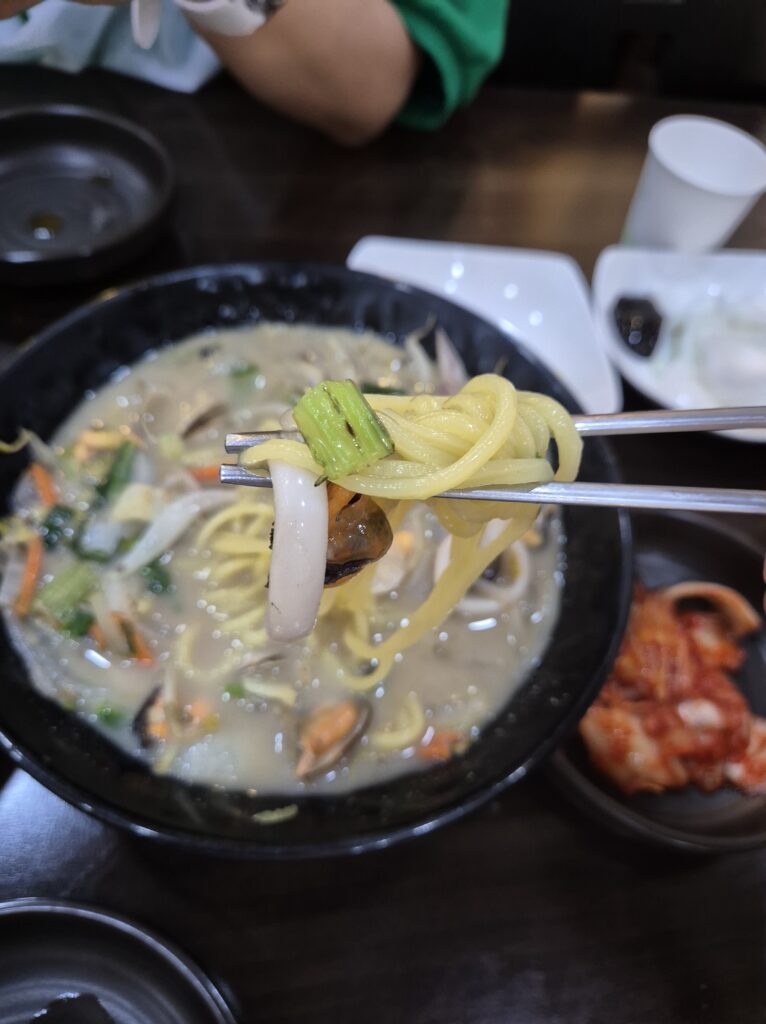 백손짬뽕 하얀짬뽕 한젓가락
