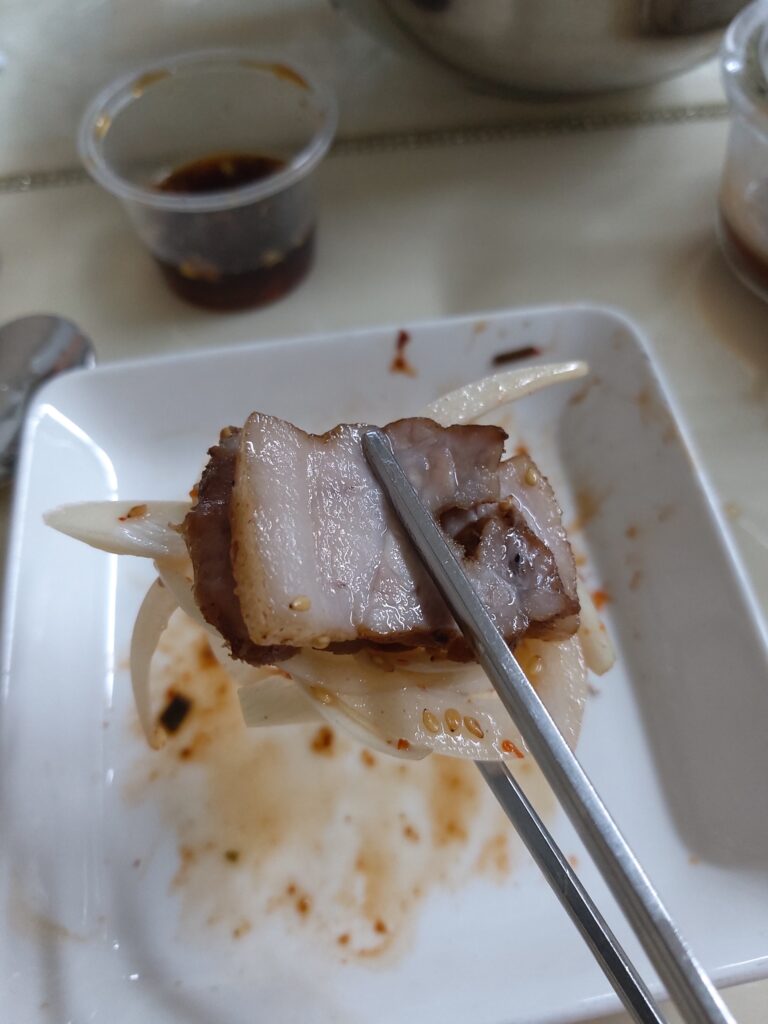 양파절임과 같이 먹으면 더 좋은 콜라수육