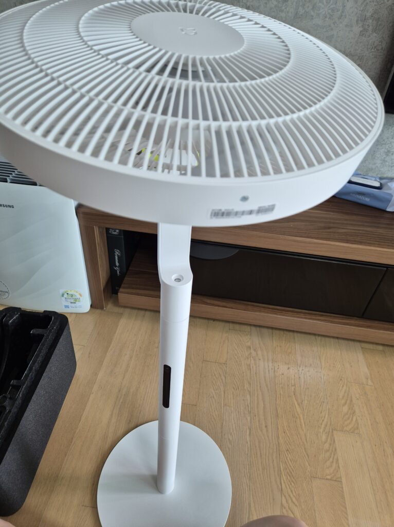 선풍기 헤드를 끼우고, 이젠 볼트를 끼울차레임