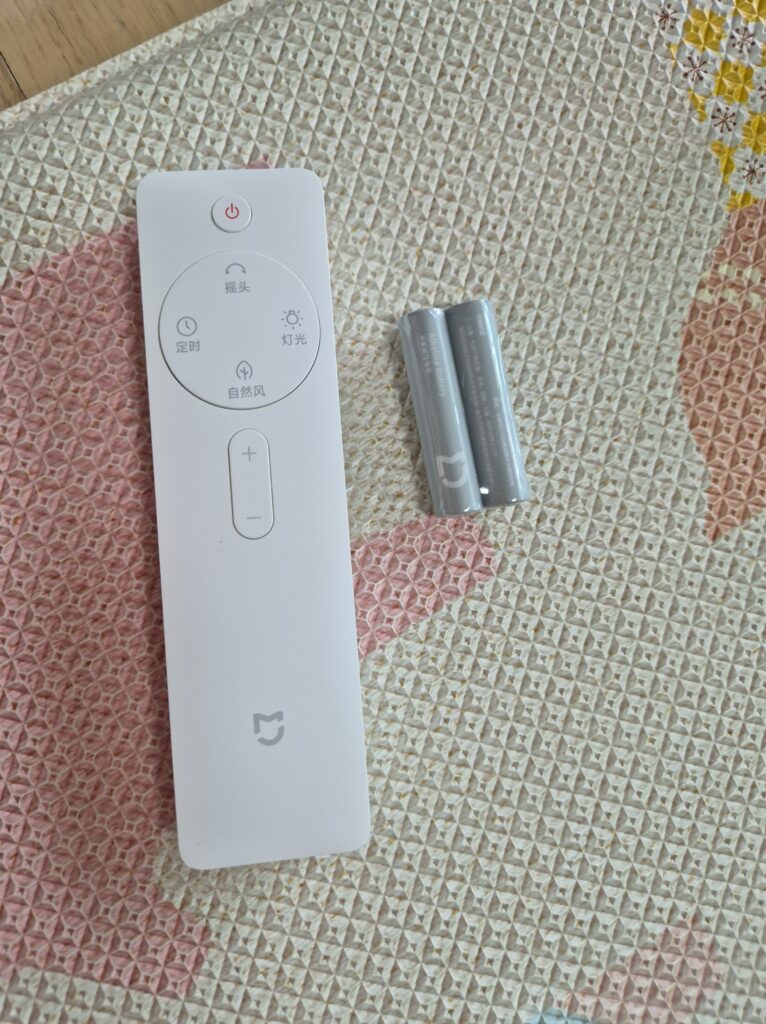 샤오미 9세대 선풍기 블루투스 리모콘과 동봉된 AAA 건전지2개