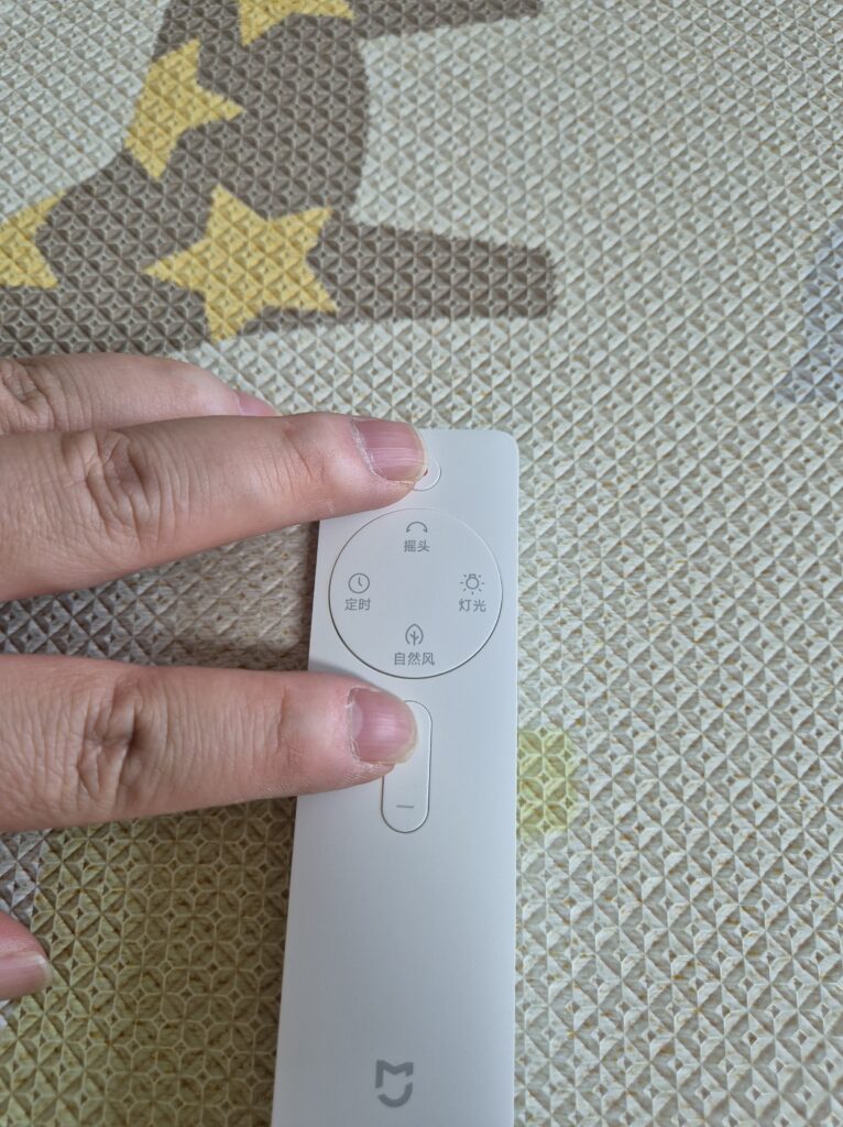 전원버튼+바람세기+버튼 2개를 동시에 7초동안 누르고 있으세요.