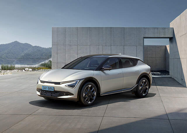 더 뉴 EV6 전측면 사진