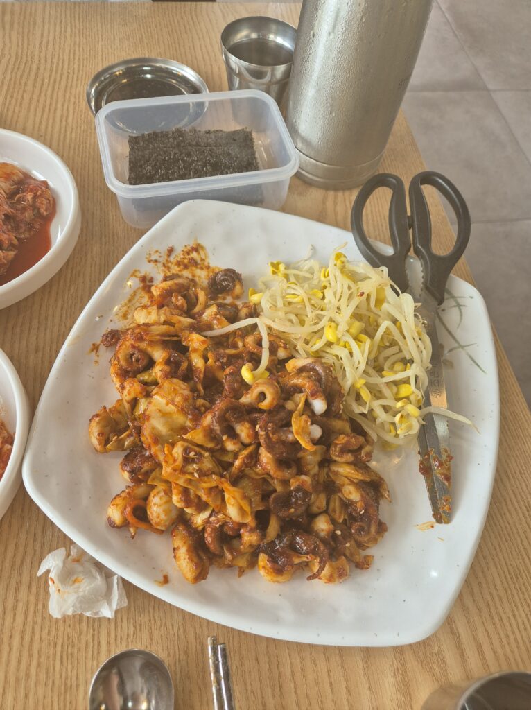 관저동 온천 물총칼국수 집에서 나오는 쭈꾸미 볶음 2인분