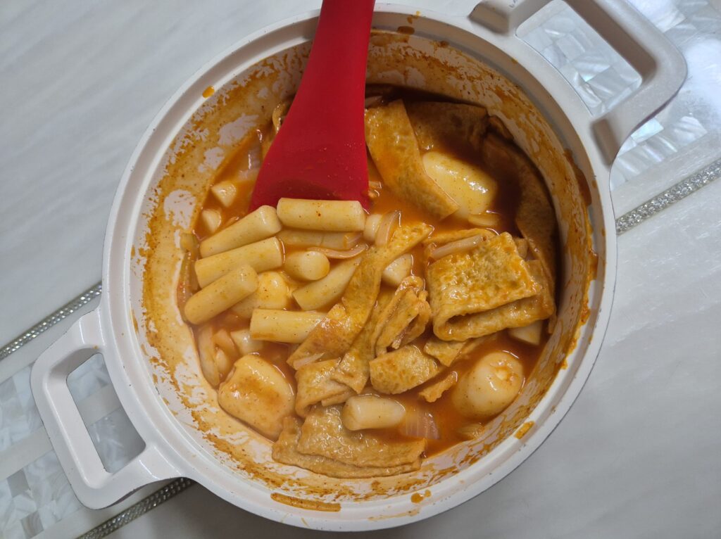 조리 완료된 오마뎅 우리사과 떡볶이