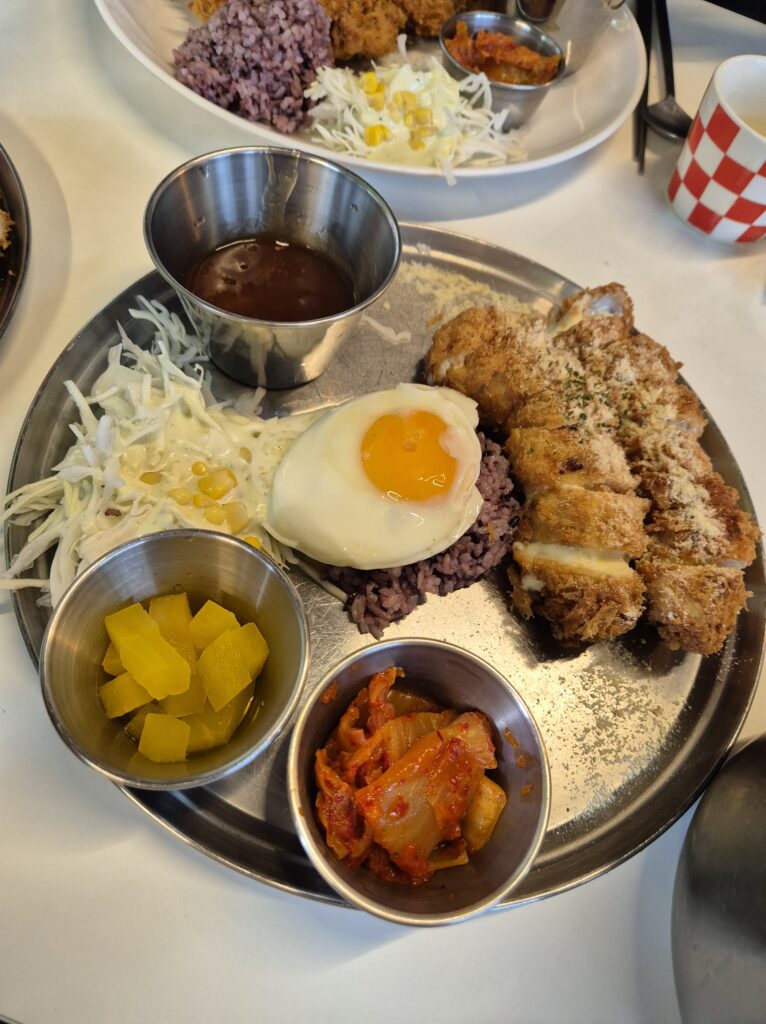만동경양식 모짜렐라 치즈 롤까스