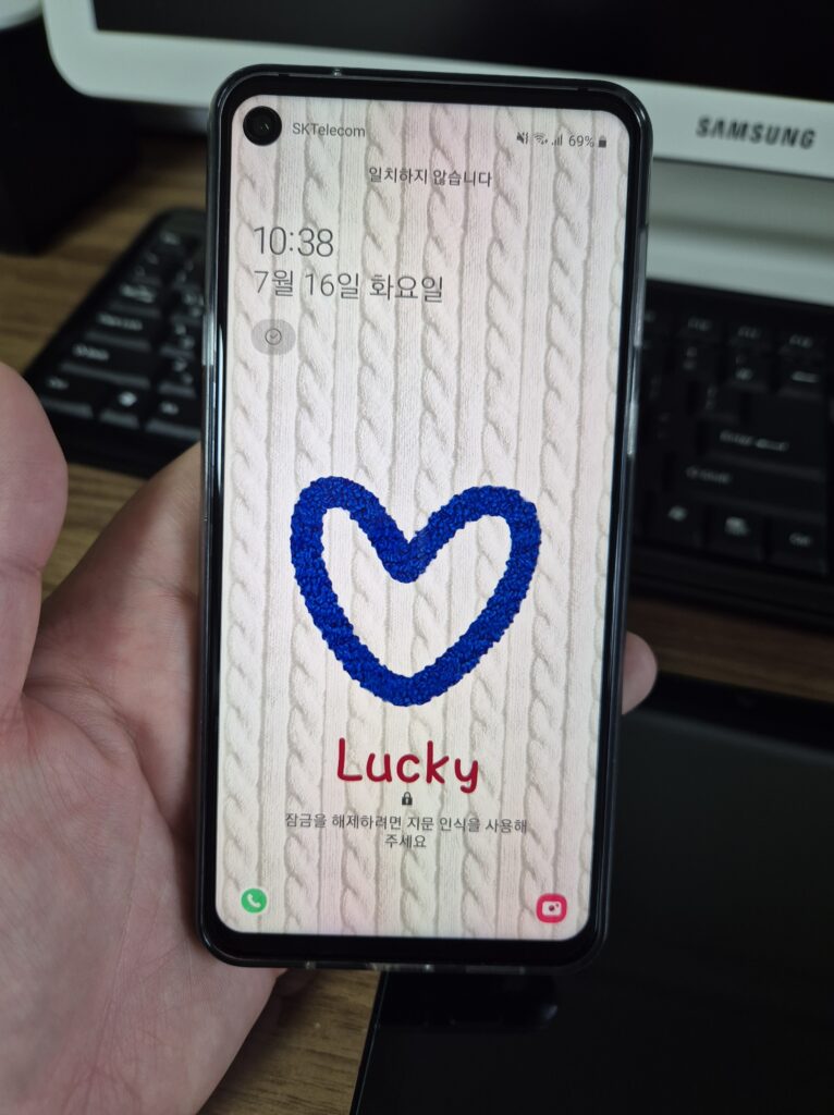 정상적으로 사용하고 있는 갤럭시 A9PRO