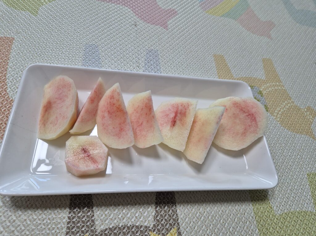마도카 복숭아 왼쪽 까봤습니다 (=딱복)