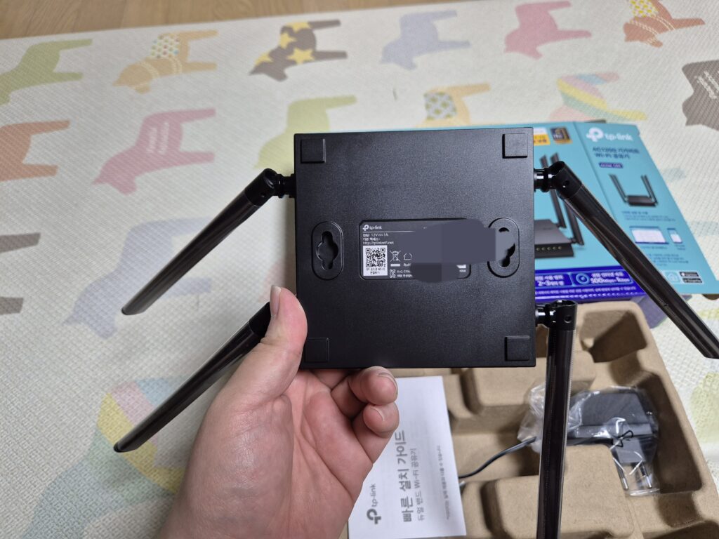티피링크 c64 공유기 바닥면 사진