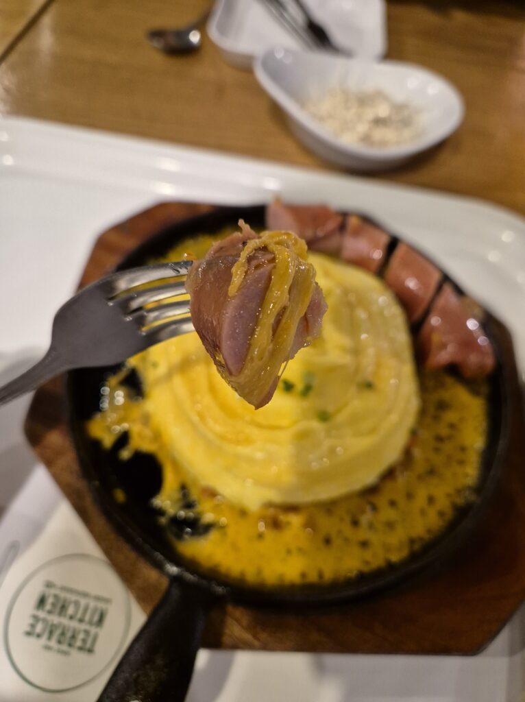 테라스키친 김치볶음밥 소시지 퀄리티 좋아!
