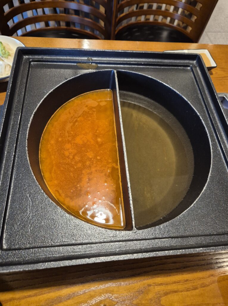 편백연가 도룡점 육수는 반반으로