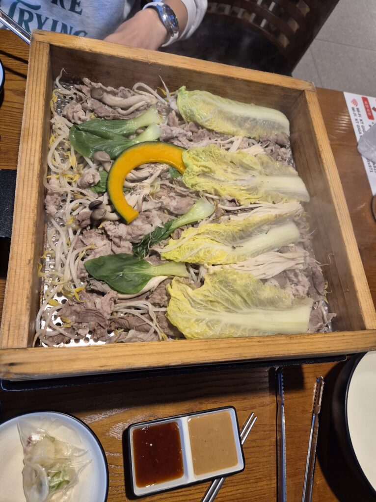 편백연가 도룡점 편백찜이 완성되서 서빙됨!