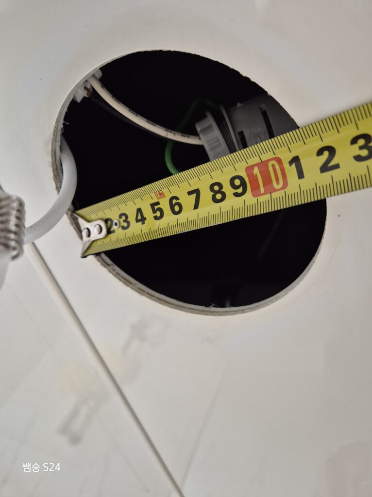 구멍크기는 11.5cm