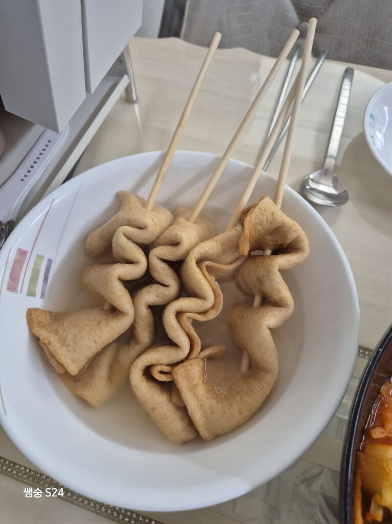 탱글 식감의 삼진 꼬치 어묵