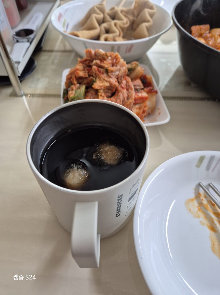 얼죽아는 무조건 아아 한잔이 필수