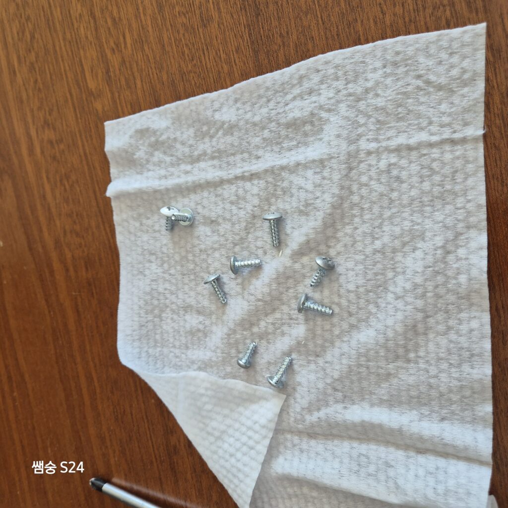 위닉스 공기청정기 분해후 볼트 종류는 총 3가지