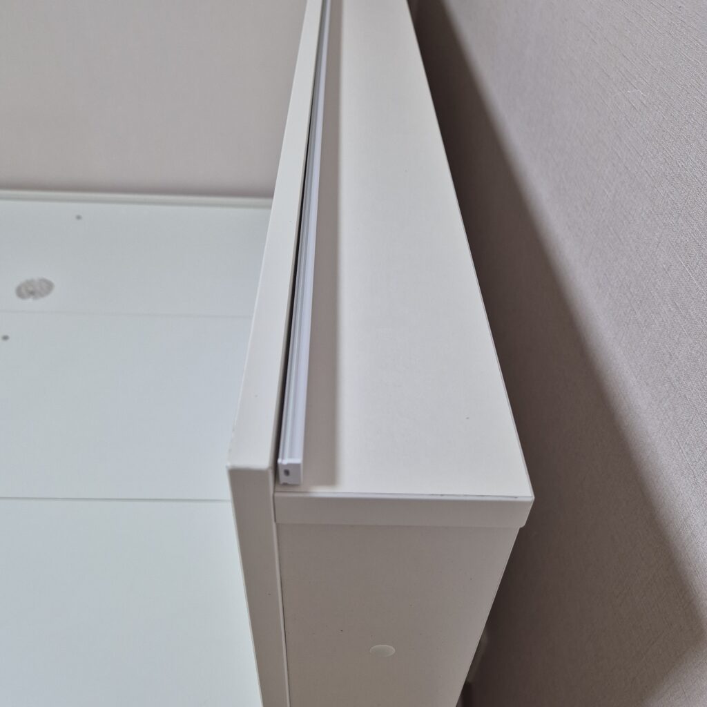 이왕 붙일거면 짱짱하게 붙여 주지.. 무드등 마감이 아쉬움